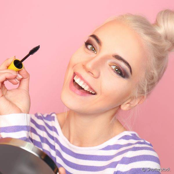 Voc? sabia que ? importante limpar todos os produtos de maquiagem? Confira a mat?ria para entender! (Foto: Shutterstock)